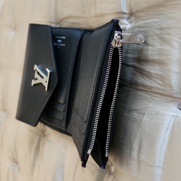 Louis Vuitton Wallet - Picture 5 of 14